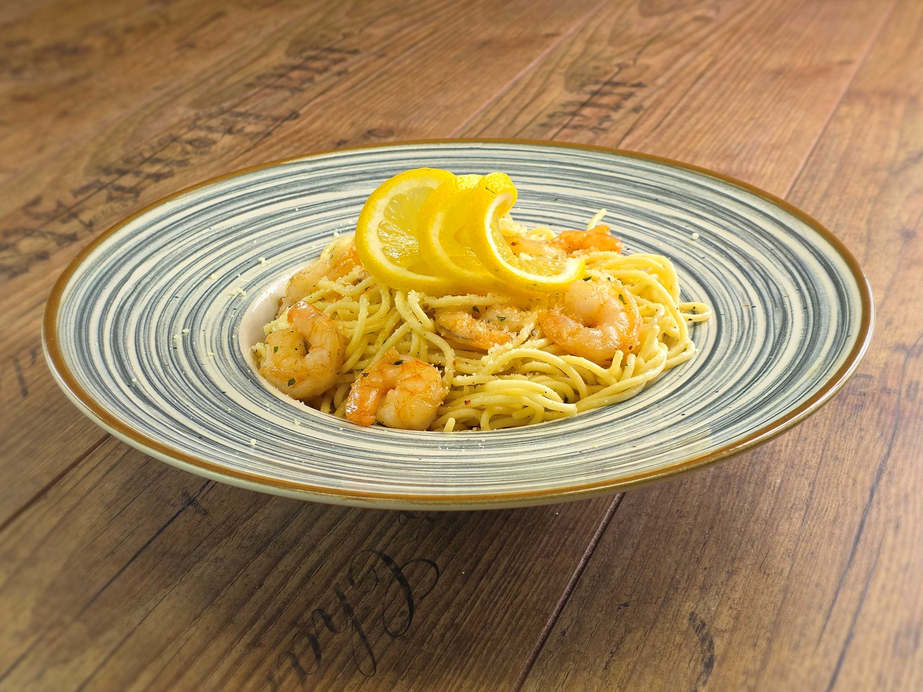 Fokhagymás királyrákfarok spagetti tésztával